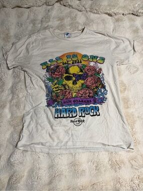 PacSun White Short Sleeve Graphic Tee with Multicolor Skull Design